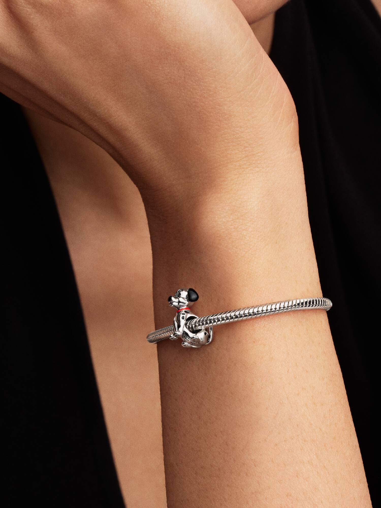 Charm do P de “101 Dálmatas” da Disney.