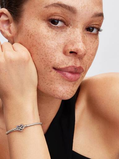 Pulseira Corrente Snake com Fecho de Coração Rosa Infinito Brilhante