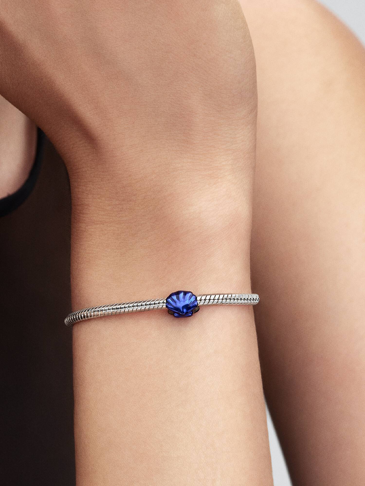 Mini charm de concha azul