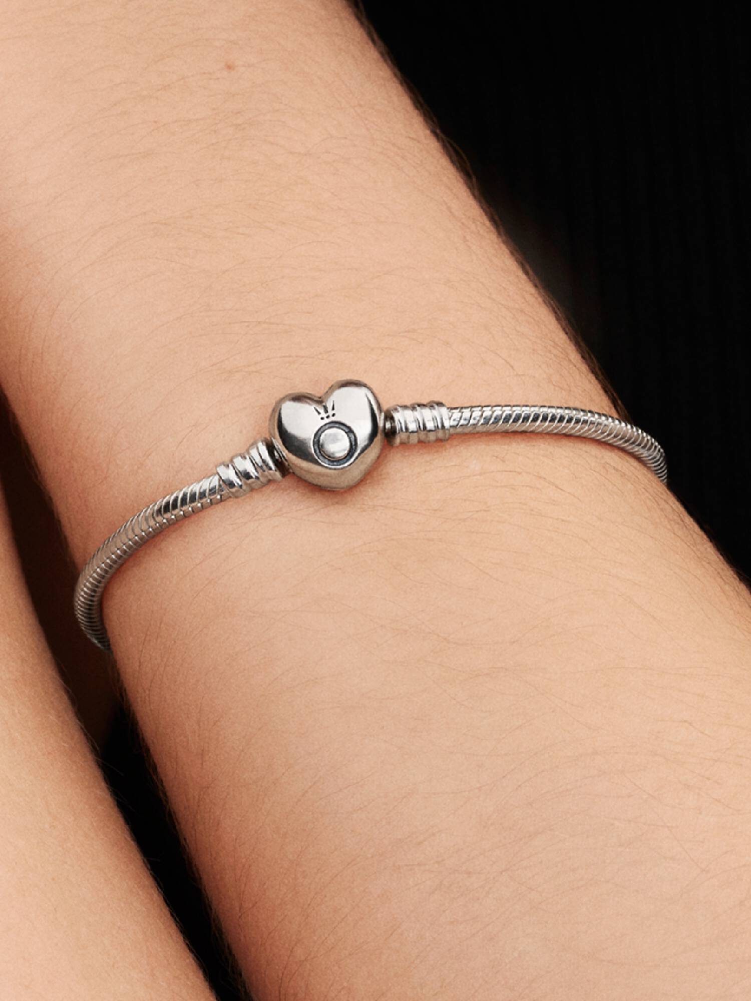 Pulseira Corrente Snake com Fecho de Coração Pandora Moments