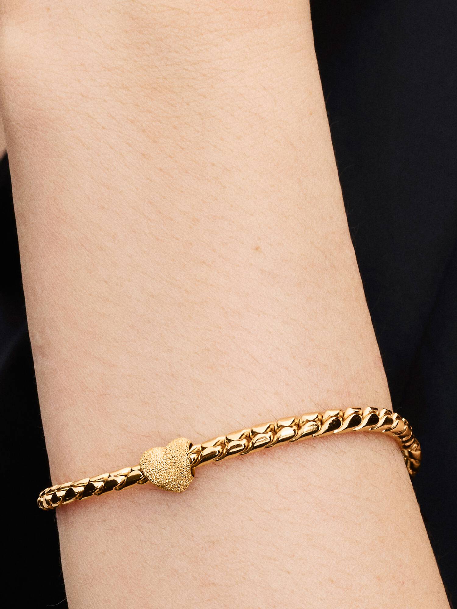 Mini charm de coração texturizado