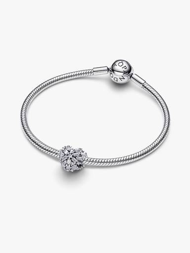 Charm de coração brilhante