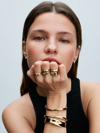 Bracelete Rígido em Forma Orgânica Aberto