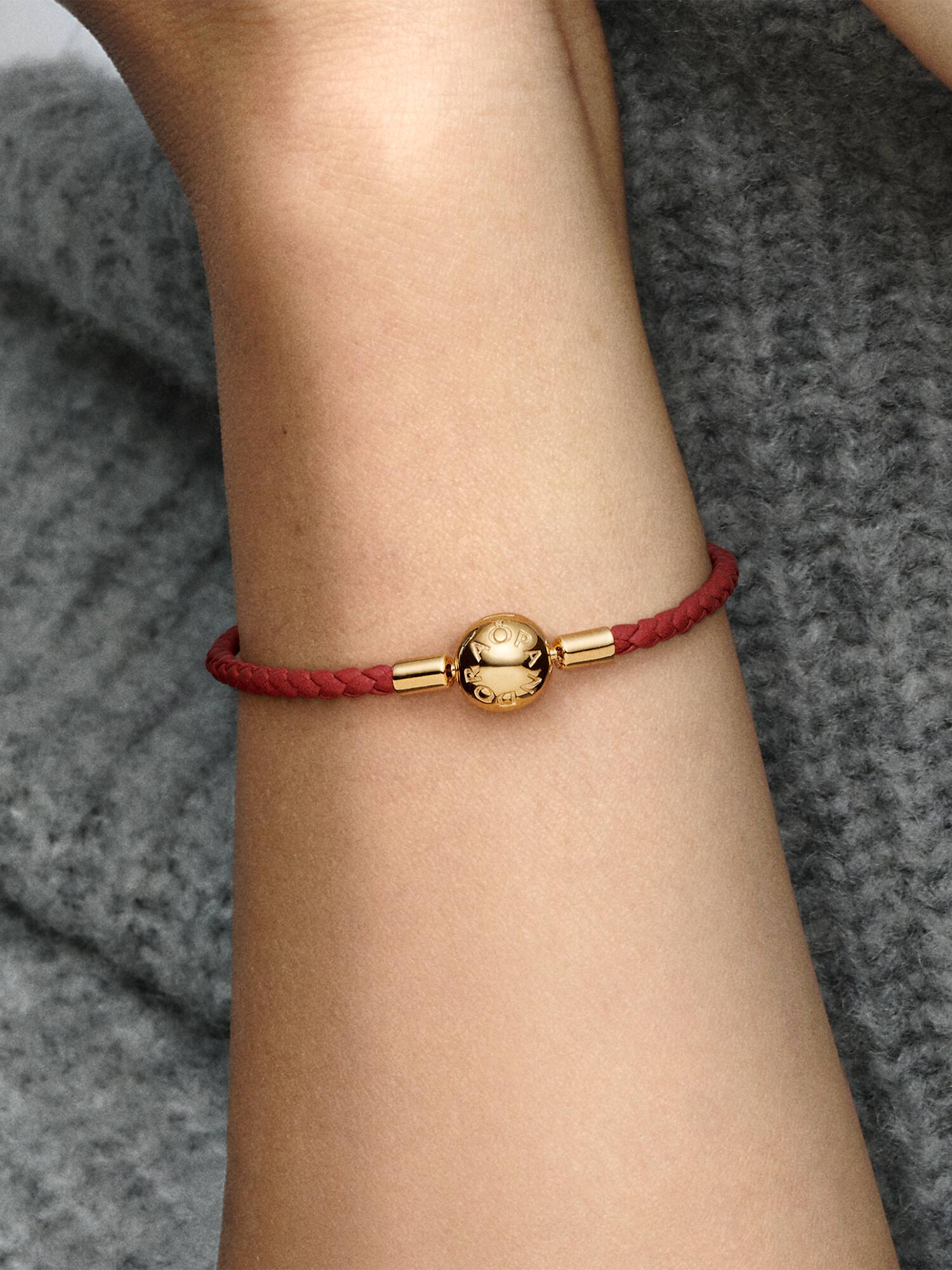 Pulseira em Couro Trançado Vermelho Pandora Moments