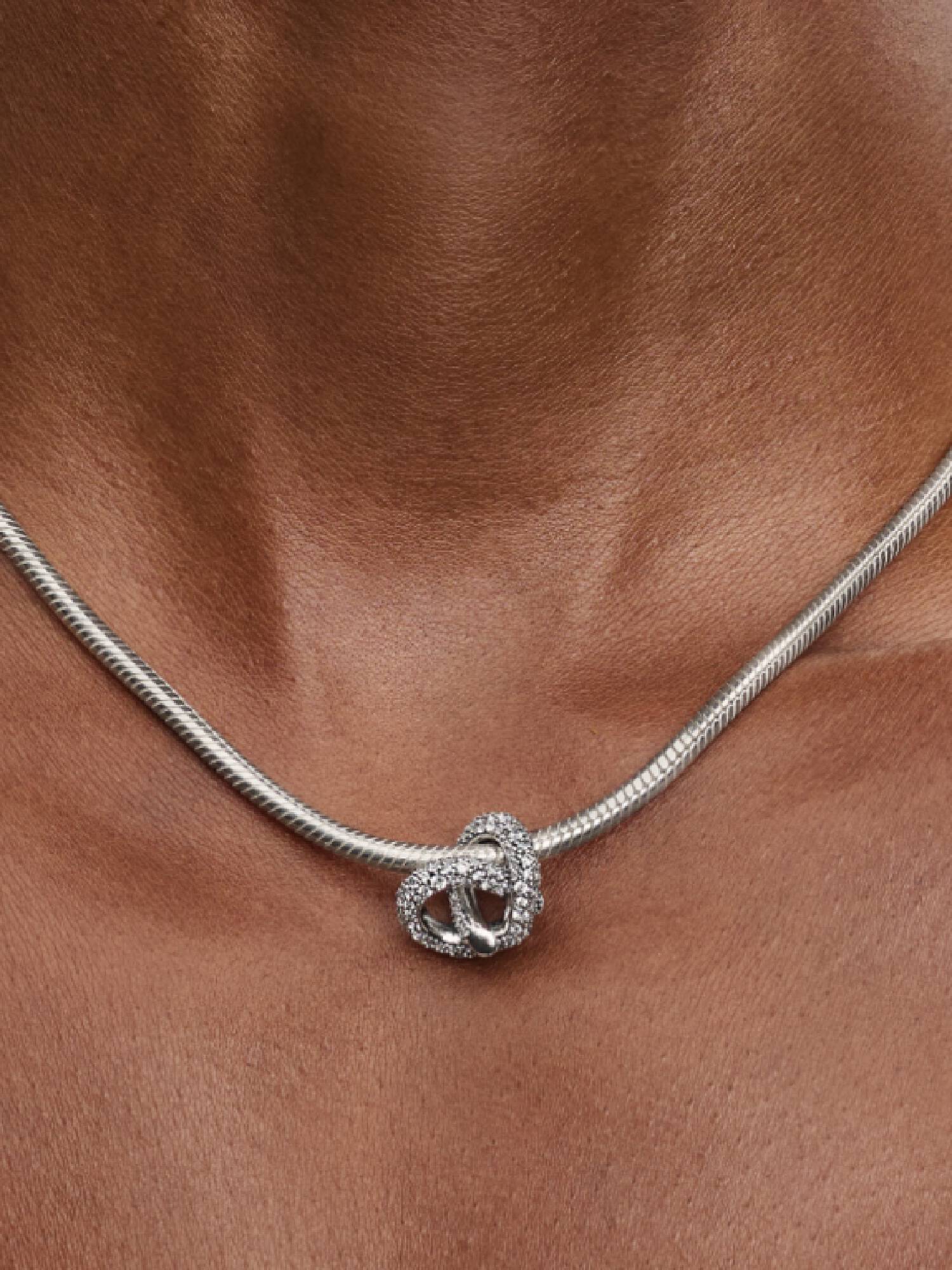 Charm Coração Infinito em Pavé