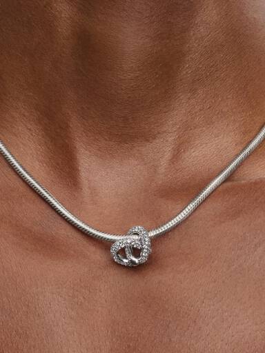 Charm Coração Infinito em Pavé
