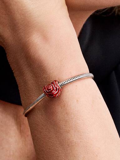 Charm Rosa Vermelha em Coração