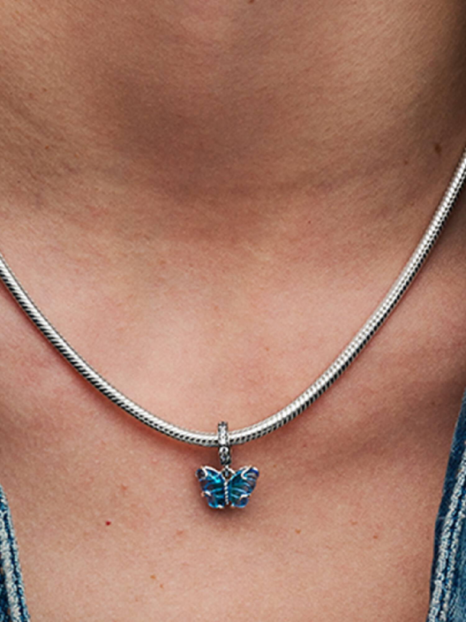 Charm pendente de borboleta em vidro de Murano em degradê azul