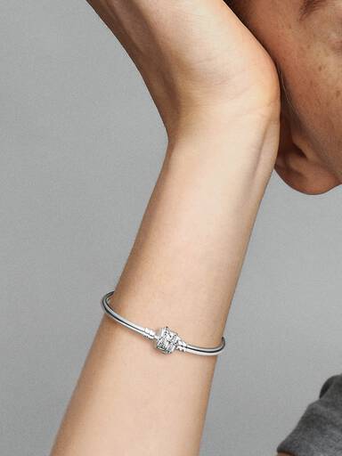 Braceletee Rígido de Edición Limitada com Broche de Brilhante Estrela Fugaz de Pandora Moments