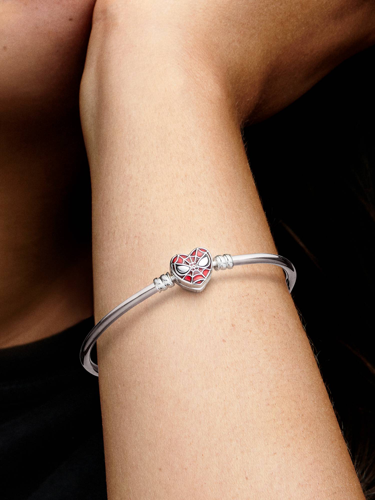 Bracelete Pandora Moments com Fecho de Máscara do Homem-Aranha da Marvel