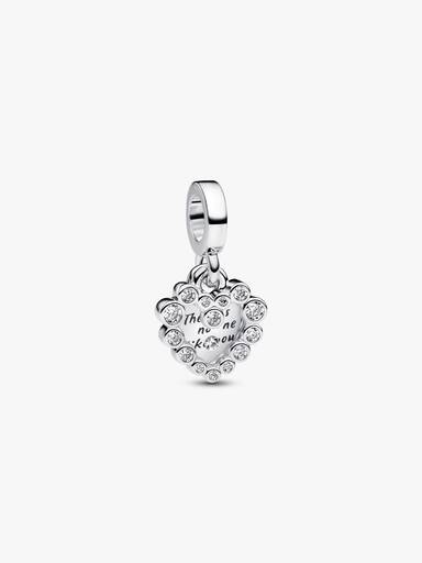 Charm pendente duplo com coração brilhante