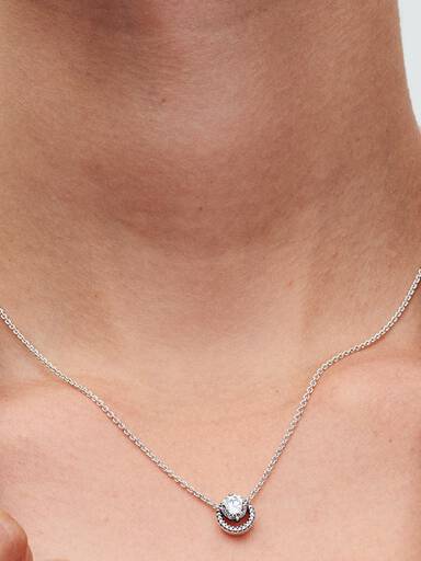 Colar de lapidação redonda brilhante com pendente Halo