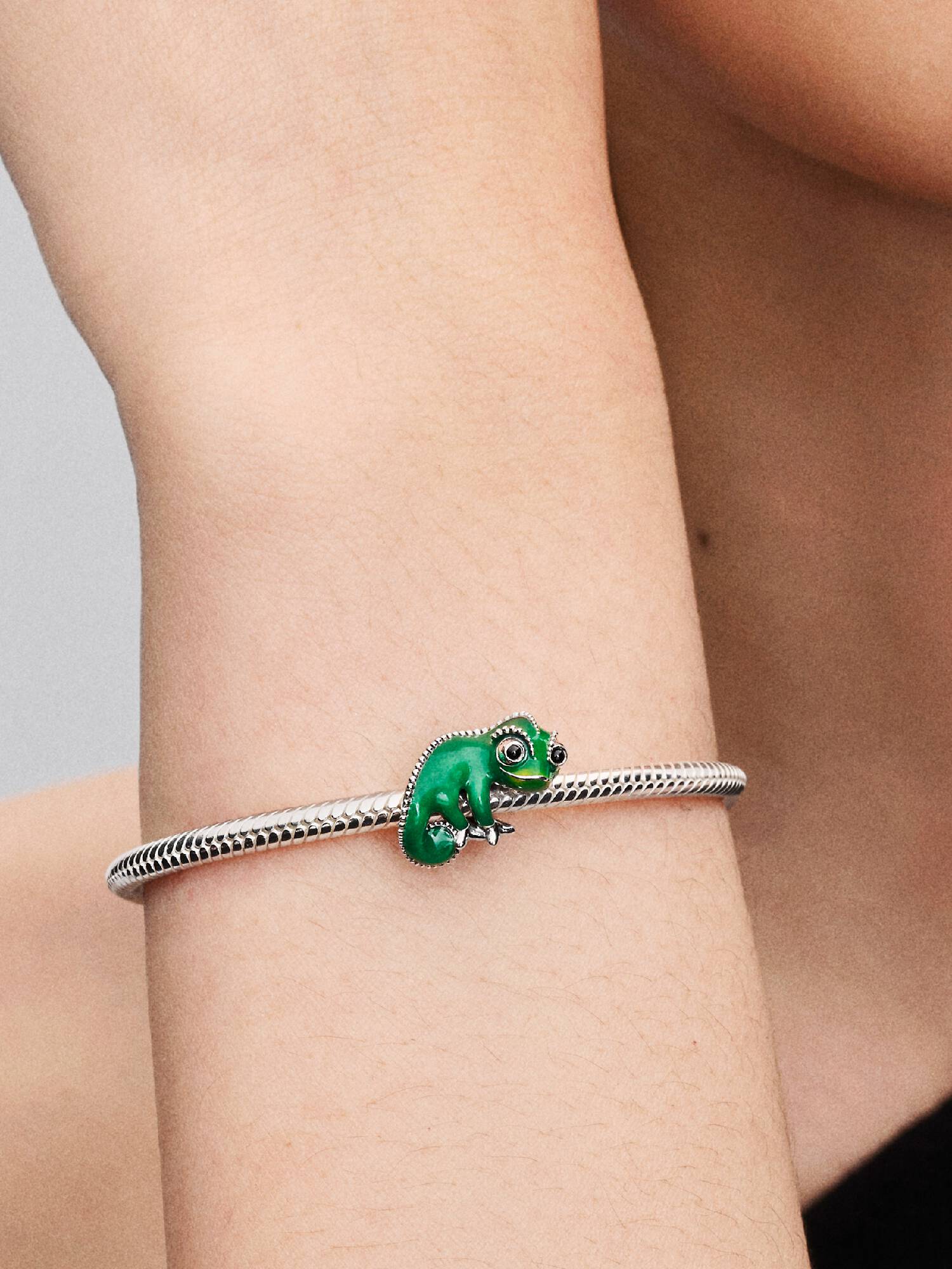 Charm Camaleão que Muda de cor Enrolados Disney