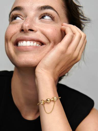 Clip charm com corrente de segurança com logotipo Pandora