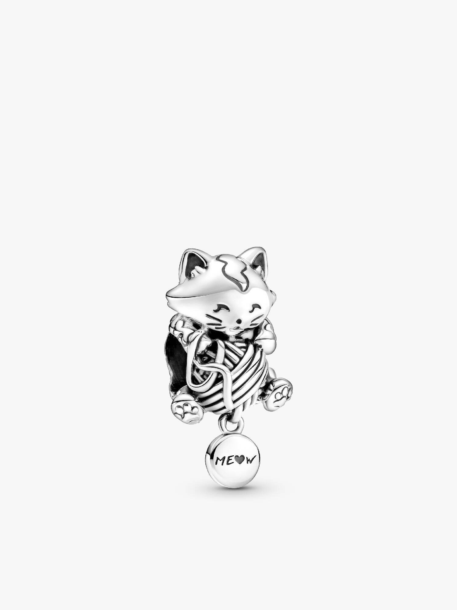 Charm de gatinho e novelo de lã