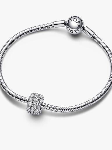 Charm de três fileiras de pavê brilhante