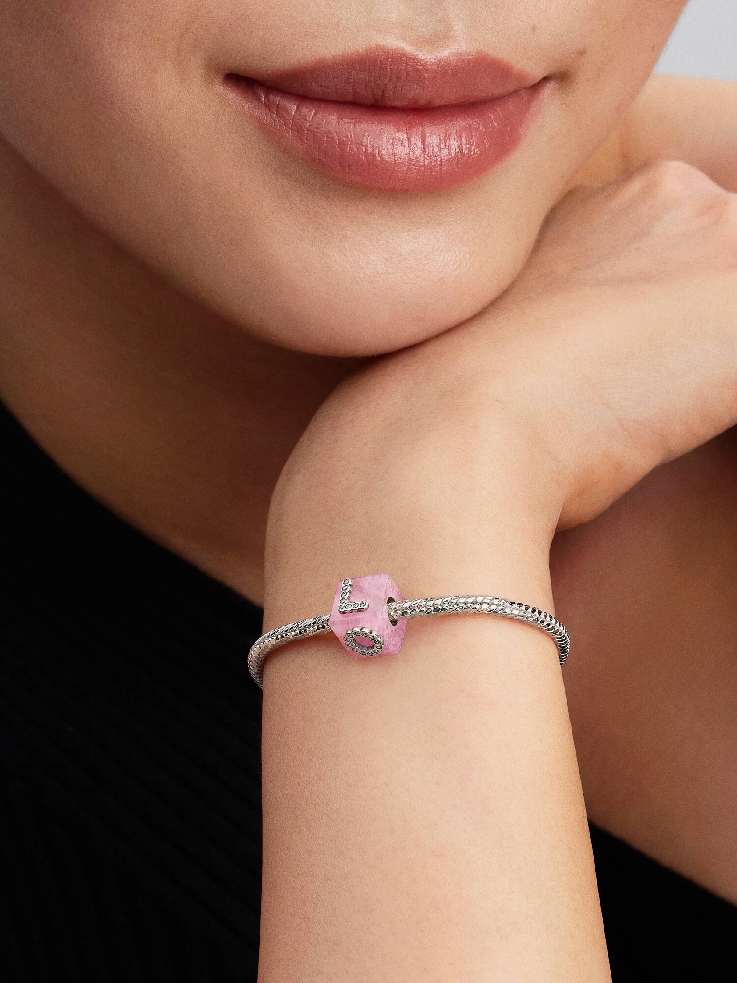 Charm Cubo de Amor em Vidro de Murano Rosa