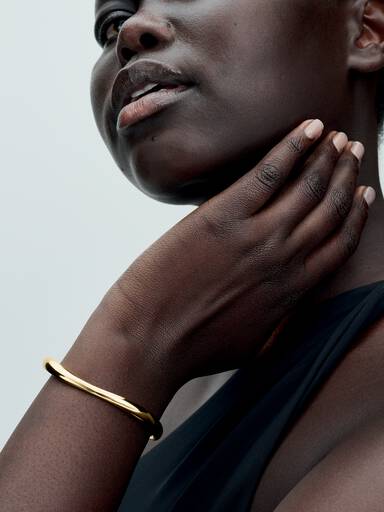 Bracelete Rígido em Forma Orgânica Aberto