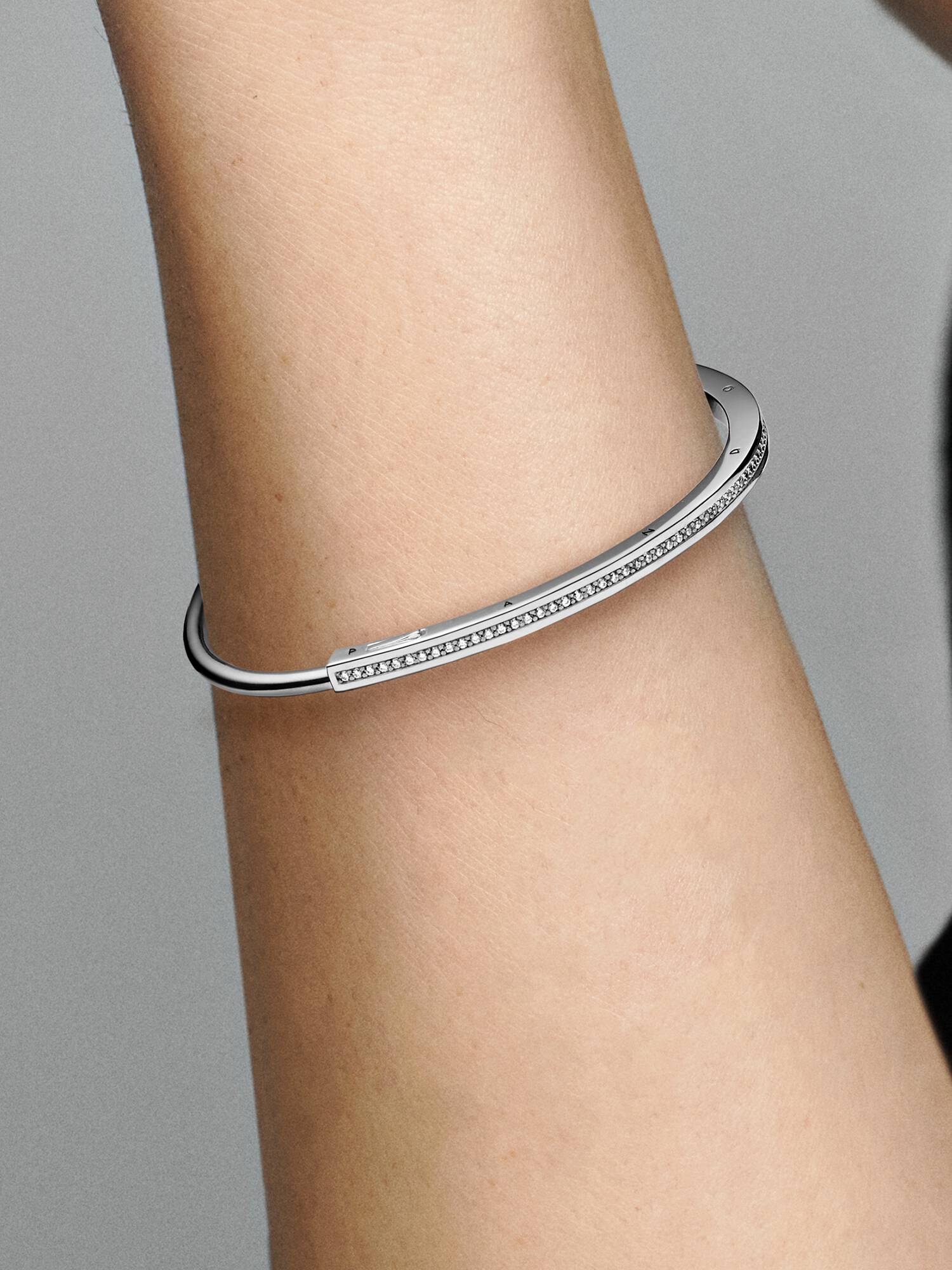 bracelete Pandora Signature I-D Pavé
