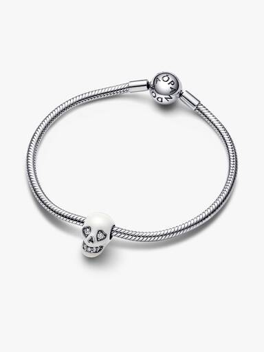 Charm de caveira que brilha no escuro