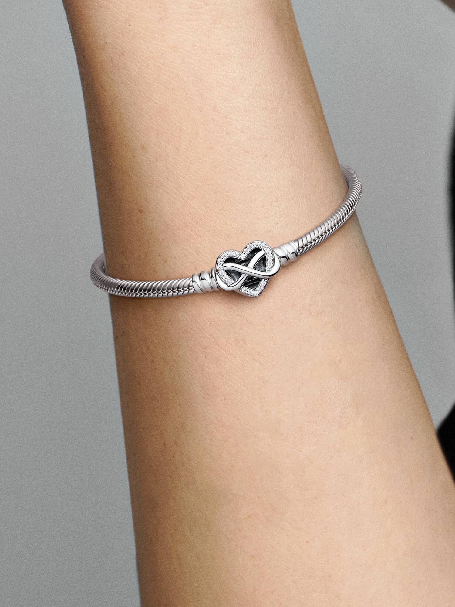 Pulseira Corrente Snake com Fecho de Coração Brilhante Infinito