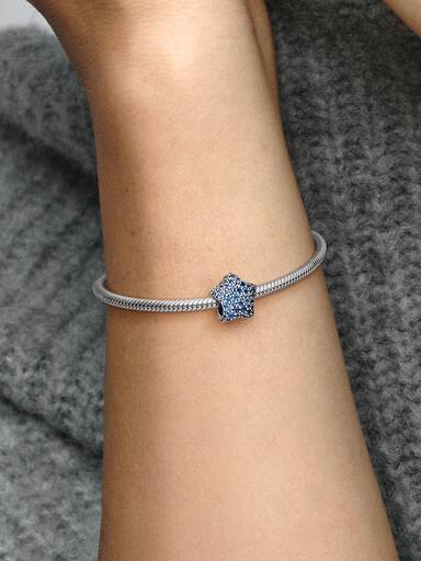 Charm Estrela Azul em Pavé