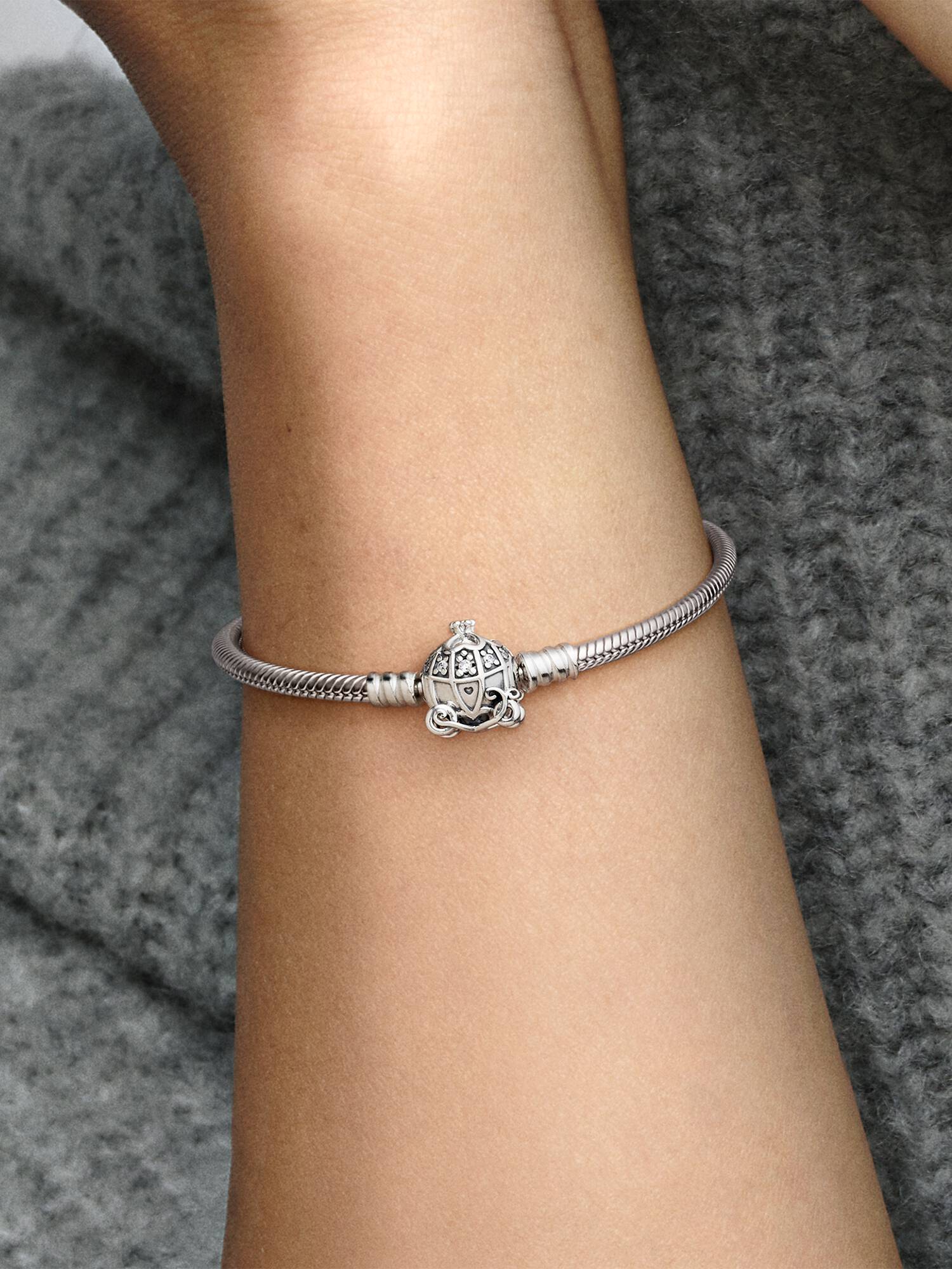 Pulseira com Fecho de Carruagem da Cinderela Disney
