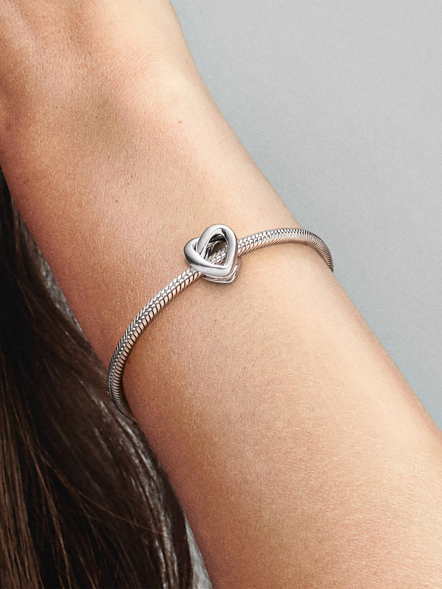 Charm de coração entrelaçado