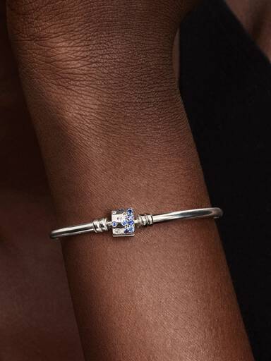 Bracelete Rígido com Fecho Cilíndrico Brilhante