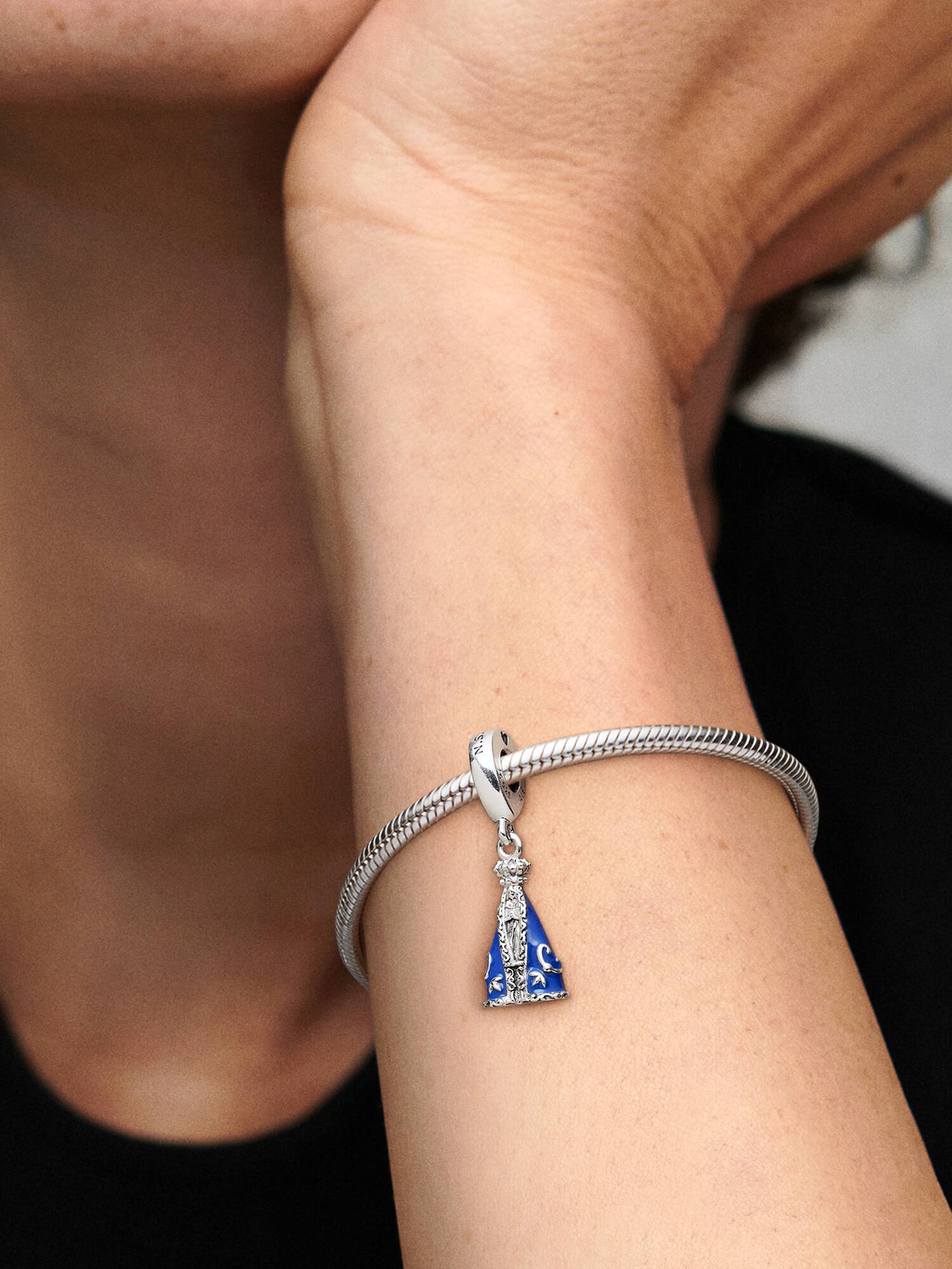 Charm pendente de Nossa Senhora Aparecida