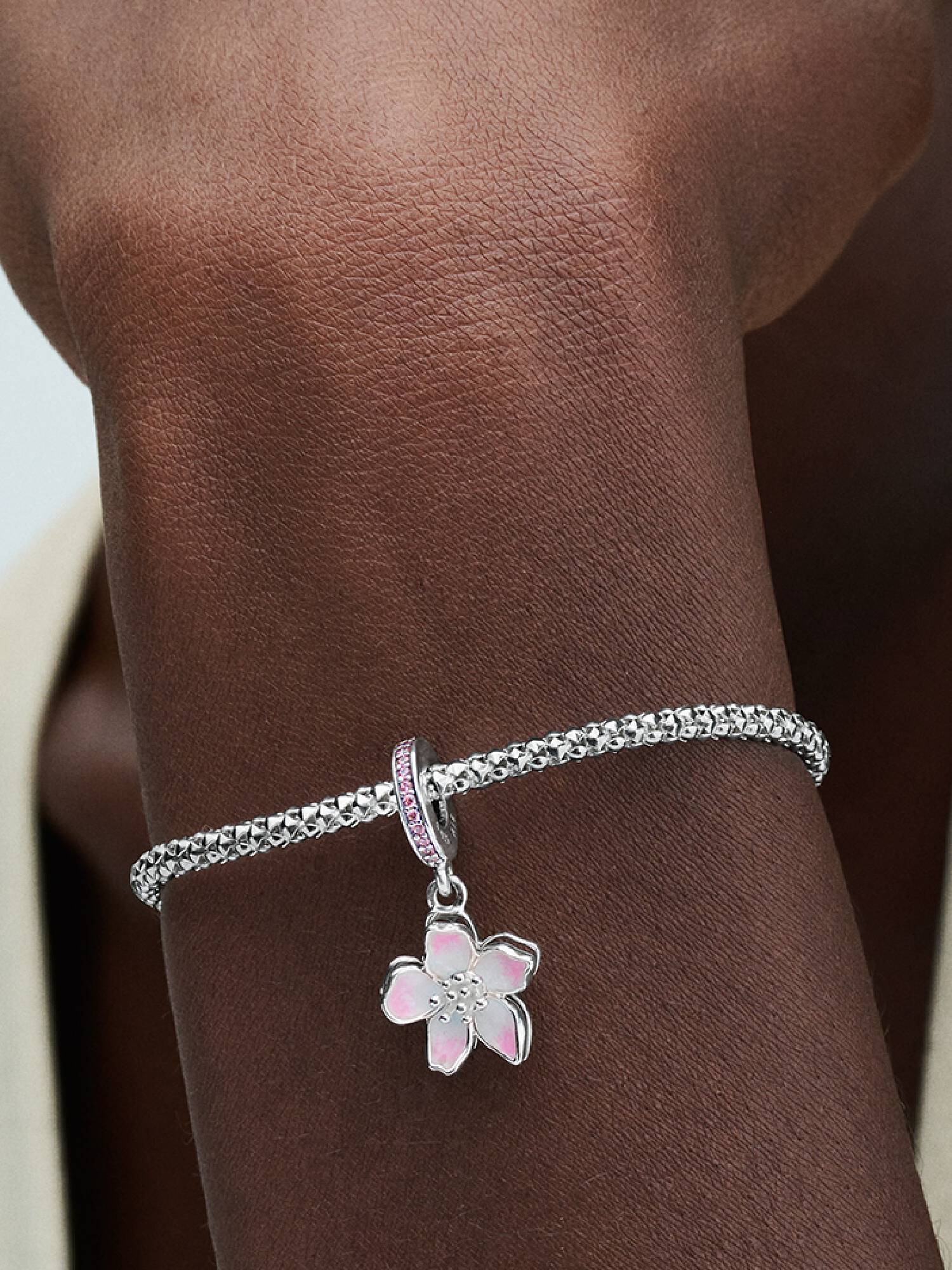 Charm pendente em flor de cerejeira