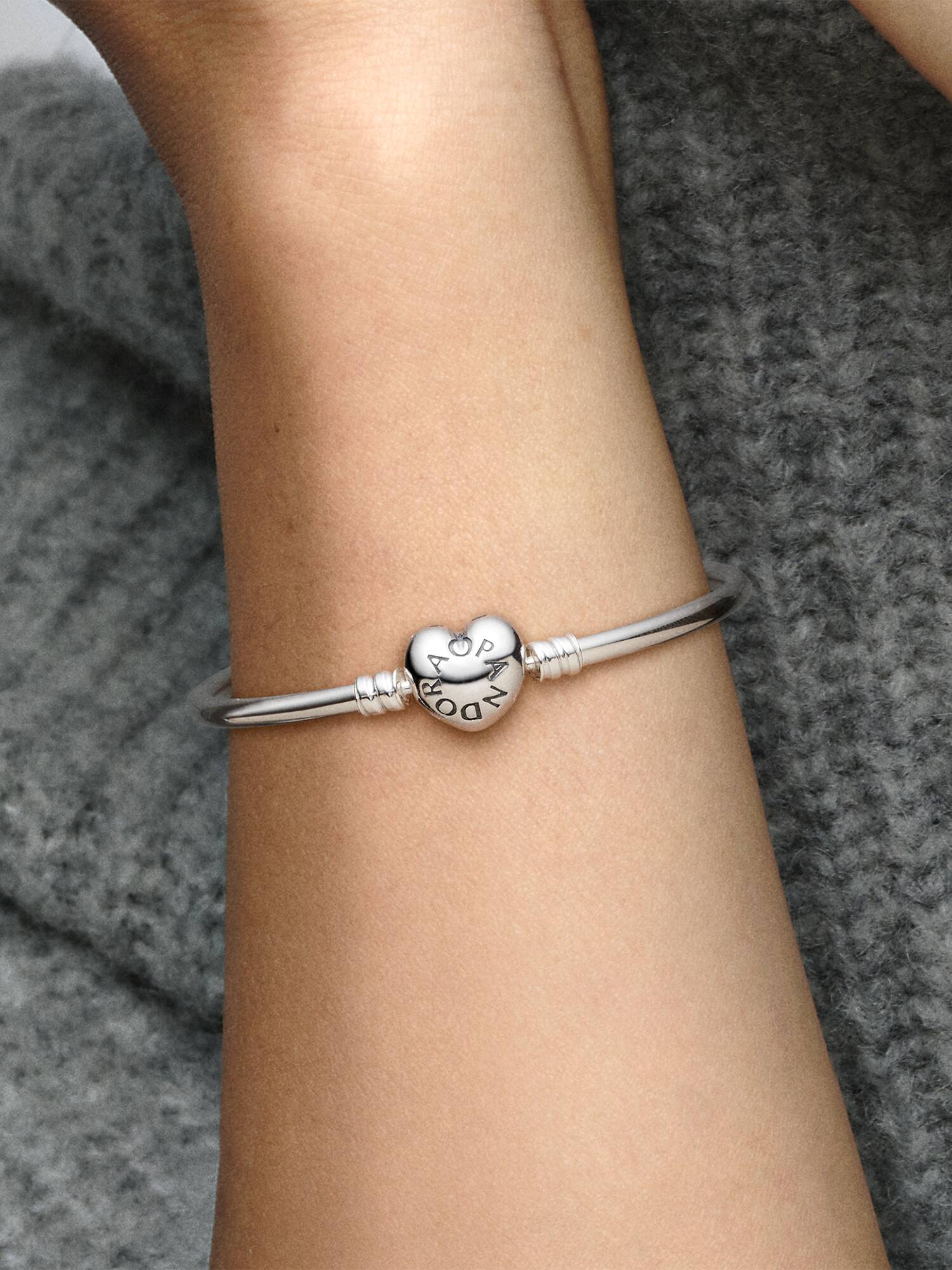 Bracelete Rígido com Fecho de Coração