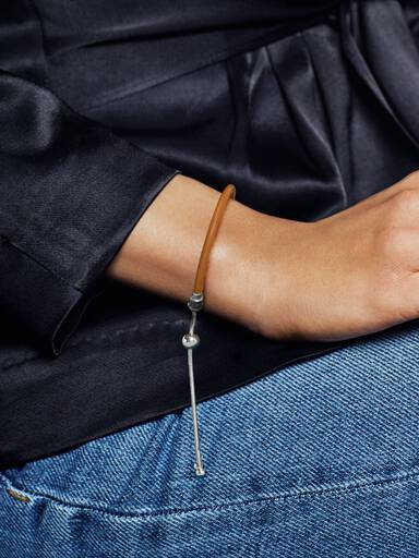 Pulseira em Couro Laranja Pandora Moments com Fecho Deslizante