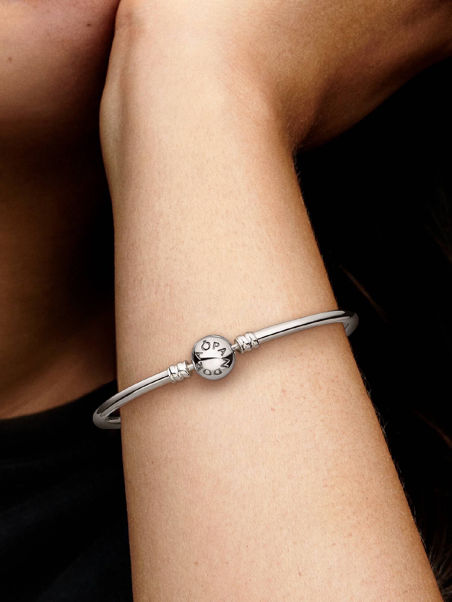 Bracelete Rígido Pandora Moments Fecho Esférico