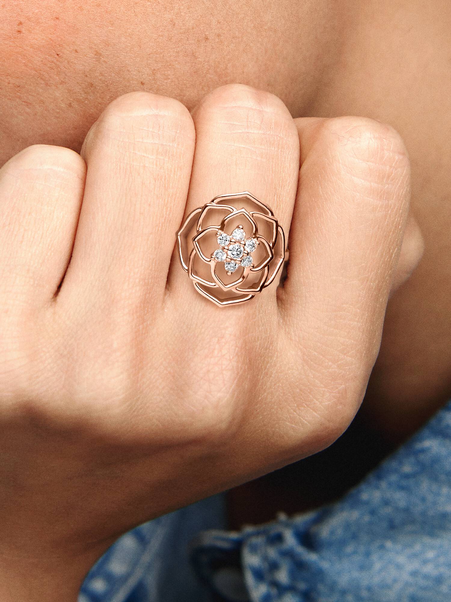 Anel Rosa Petals Statement