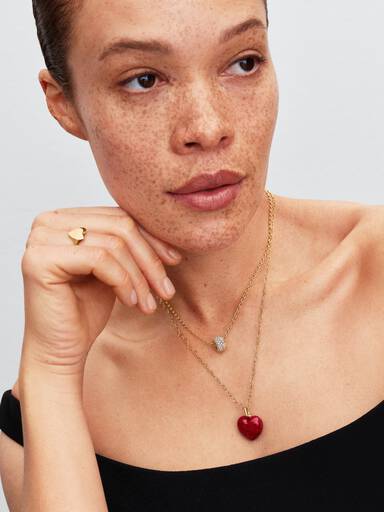 Charm Pendente de Coração Curvo Vermelho