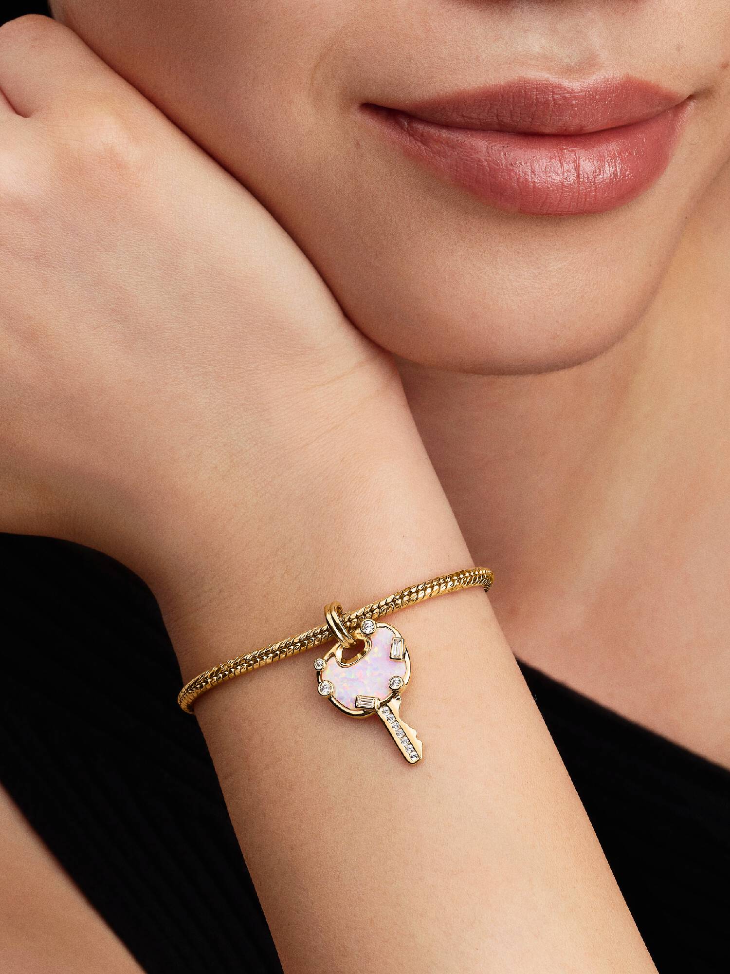 Charm Pendente Grande Llave de Amor Rosado Opalescente