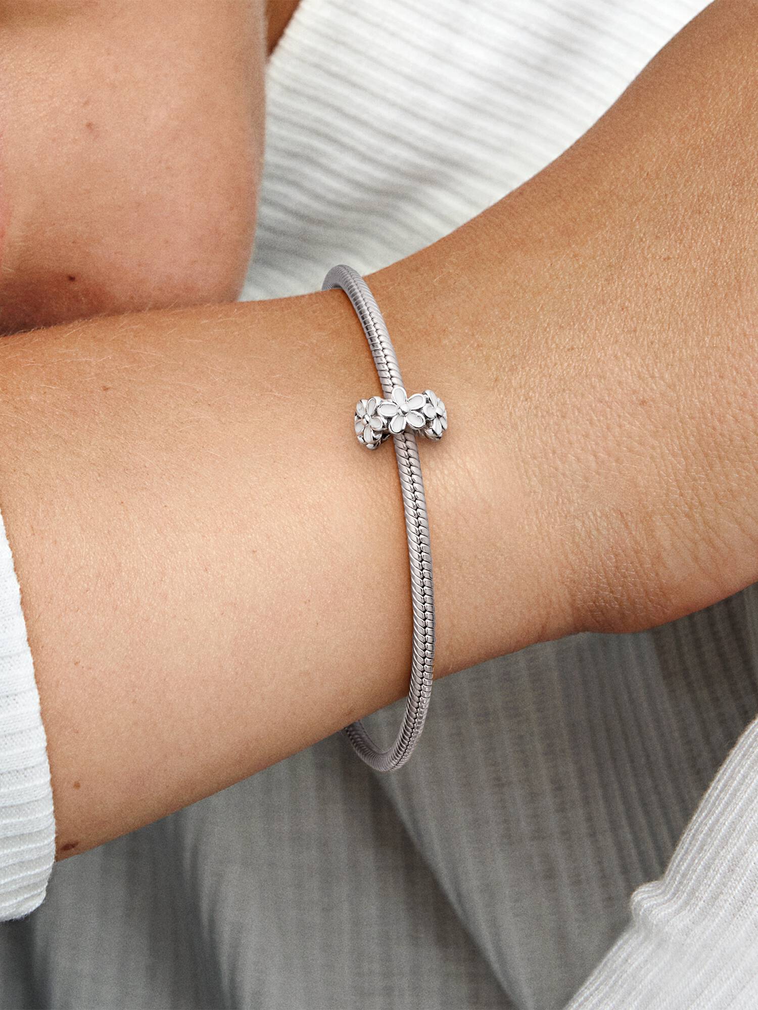 Charm Separador Margarida Branca
