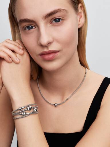 Bracelete Pandora Moments em corrente snake com fecho de coração