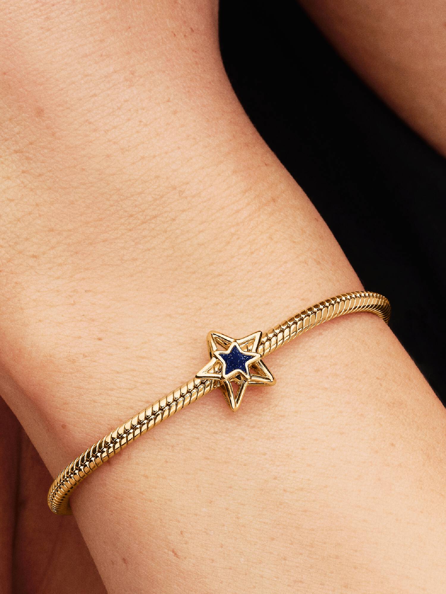 Charm Vazado de Estrela 