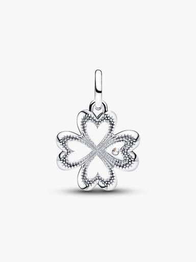 Charm medalhão de coração com trevo de quatro folhas.