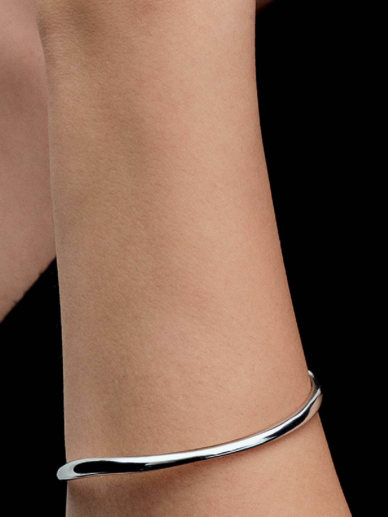 Bracelete Rígido em Forma Orgânica