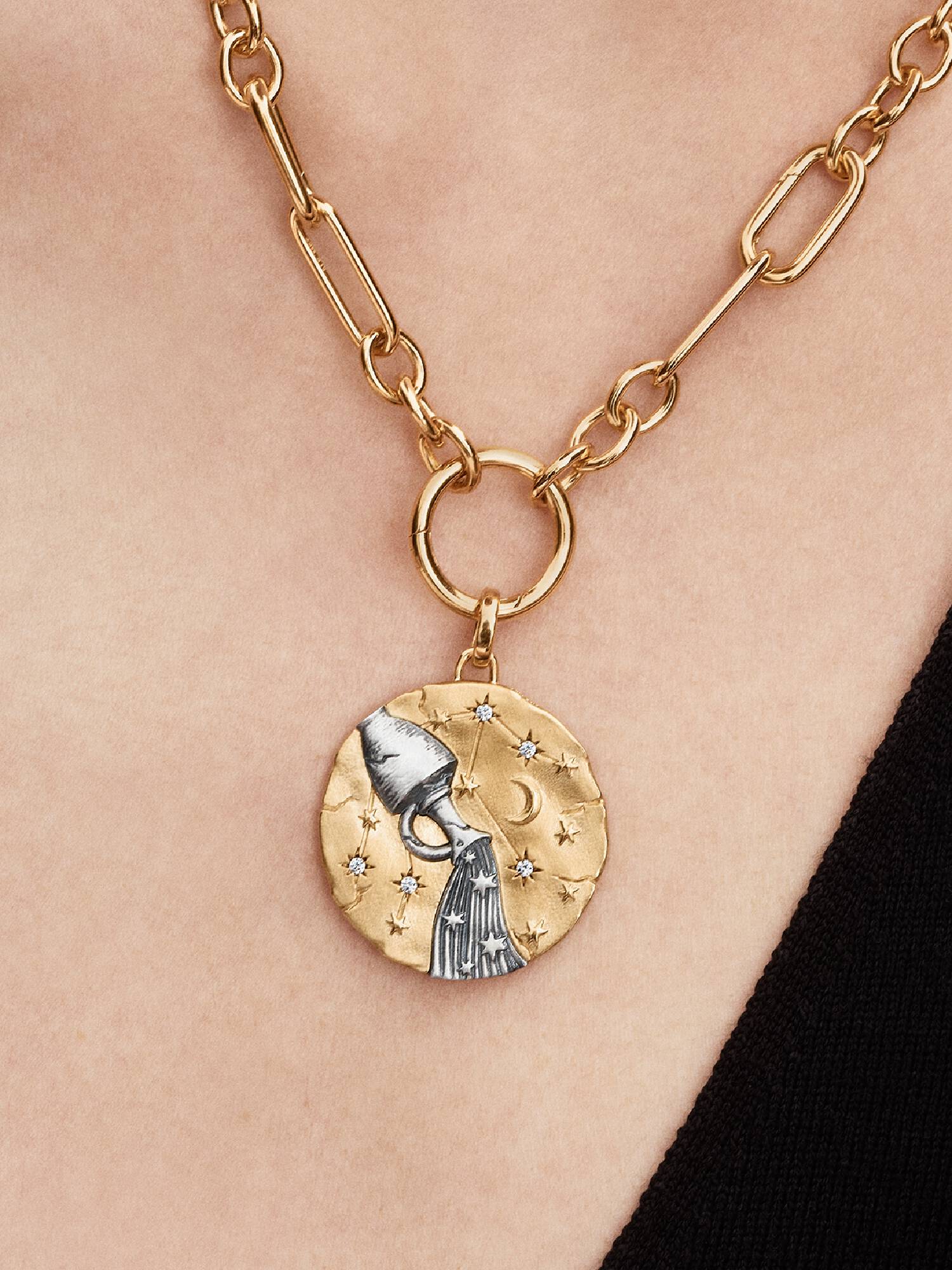 Charm Medalhão Maxi do Zodíaco do Signo de Aquário