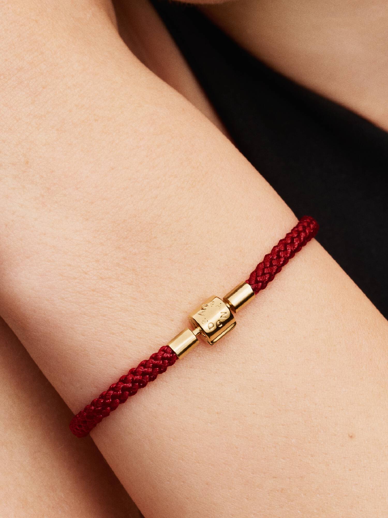 Pulseira de Cordão Vermelho Cintilante