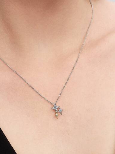 Colar com Pingente de Três Estrelas