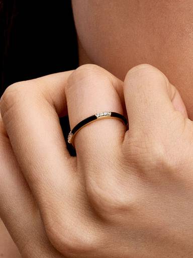 Anel Esmaltado Preto com Pedras