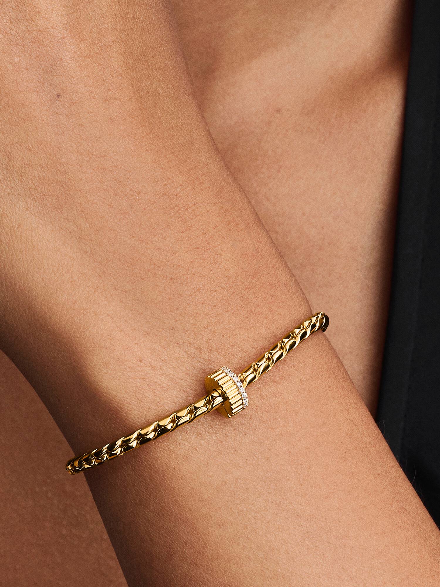 Clip charm com textura canelada