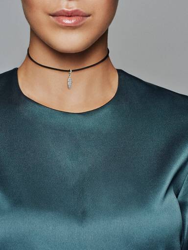 Colar Preto Couro Pena Choker