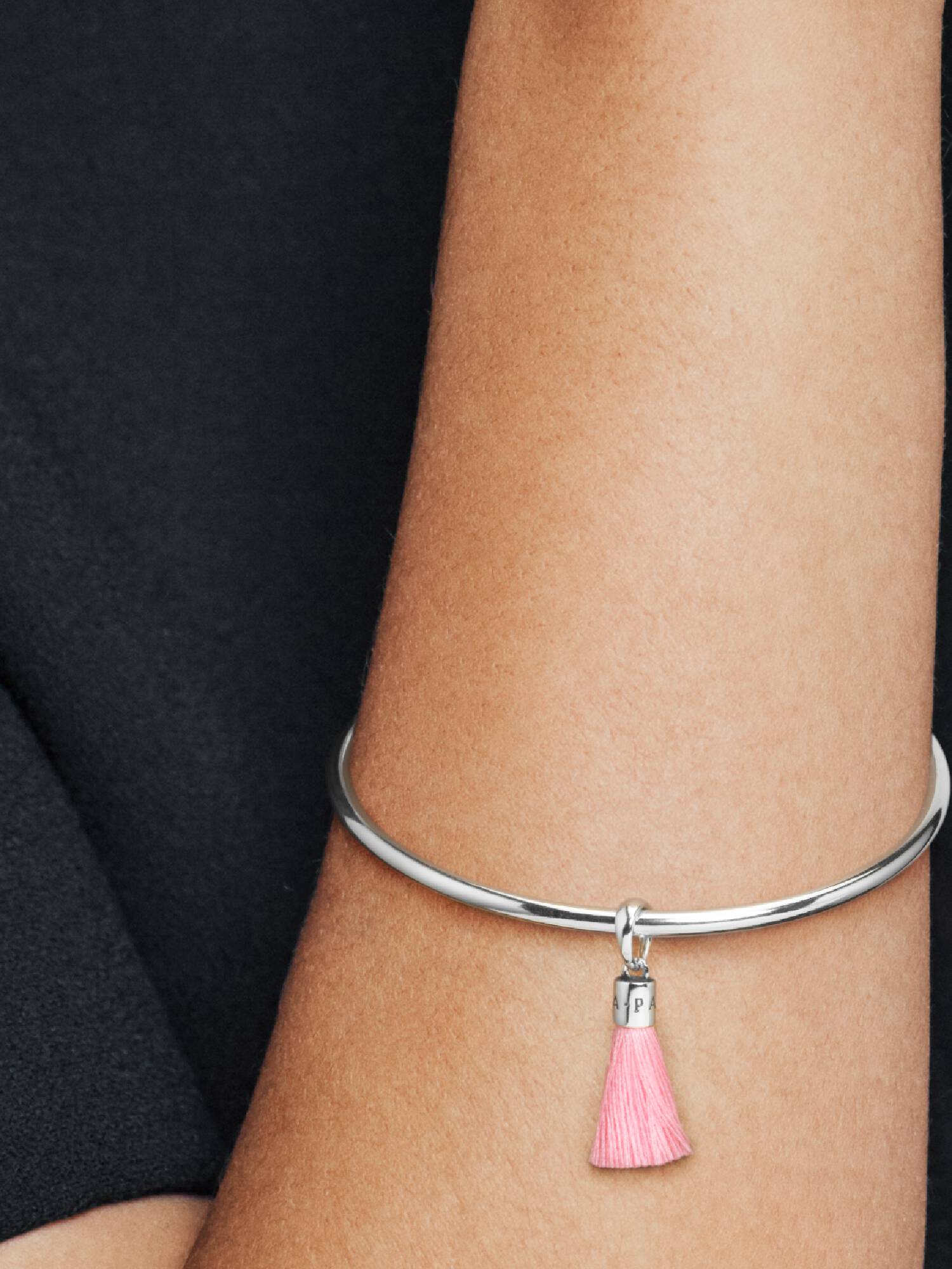 Bright Rosa Tecido Tassel Charm Pendente