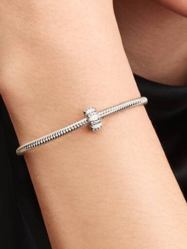 Clip charm de pedras e esmaltação